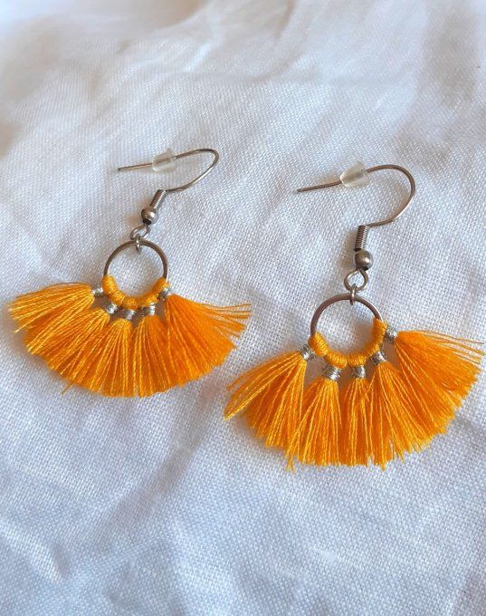 Boucles pompons ocre/argentée Capucine
