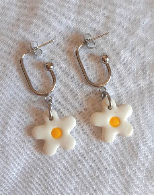 Créoles en acier argentées Flora