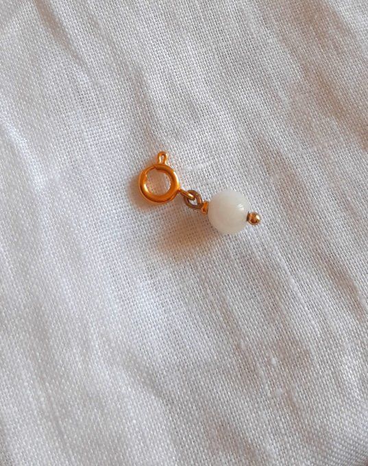 Charm acier doré perle de Jade Jada