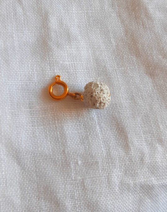 Charm acier doré perle de lave Romy