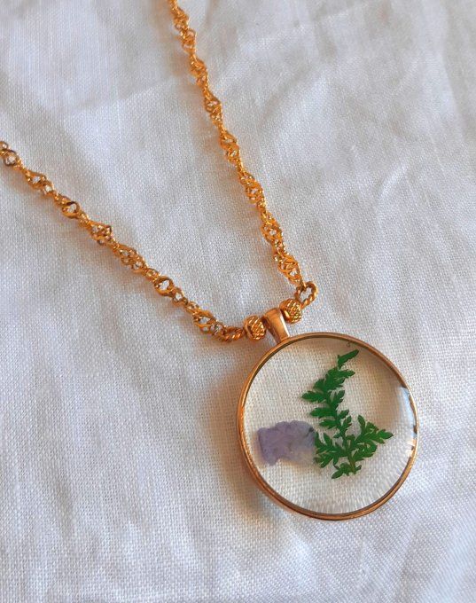 Collier acier doré fleurs séchées Iris