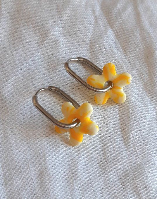 Créoles argentées + fleurs en pâte fimo à partir de 24€