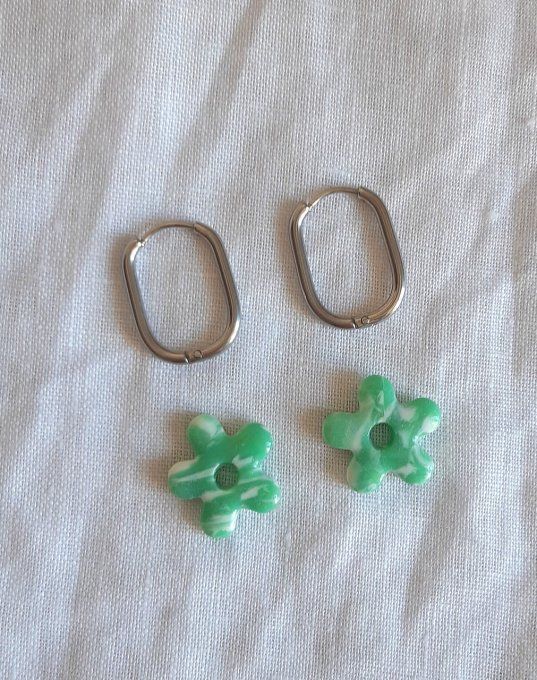 Fleurs en pâte fimo (vendues sans les créoles)