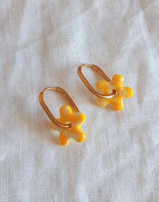 Créoles dorées + fleurs en pâte fimo à partir de 24€